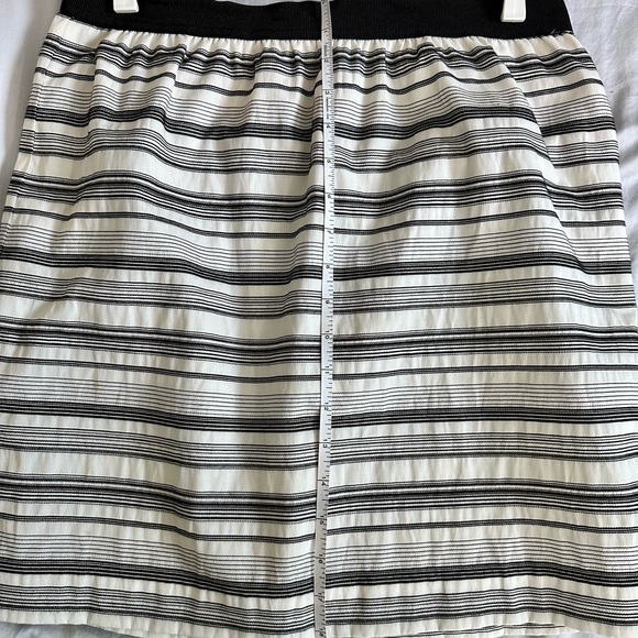 Ann Taylor Loft Lined Short Striped Skirt - women’s Size US 6 - Picture 5 of 6